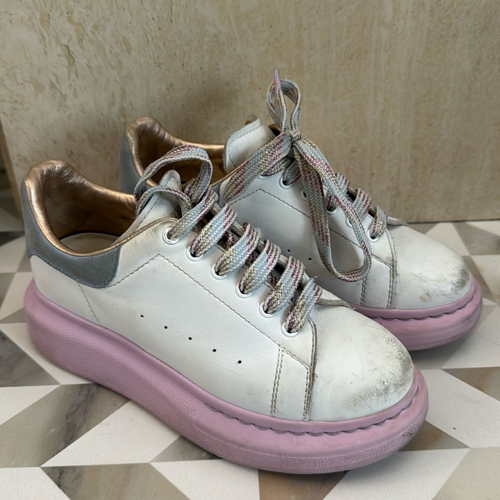 Girls Alexander McQueen sneaker. Comes with Box!